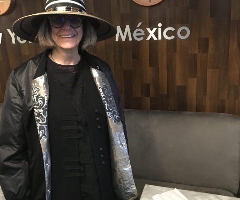 Marilyn poses at the airport in Mexico Marilyn poses at the airport in Mexico